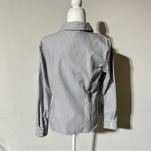 Jones New York Signature Gray & White Striped Button-Down Shirt – Size M - Picture 2 of 6